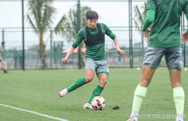 英超-布莱顿0-0西汉姆联 铁锤仍第6海鸥升第7北京时间3:30，英超第20轮西汉姆联主场迎战布莱顿。